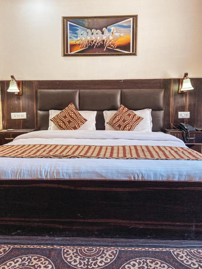 Hotel Manali Queen Kültér fotó